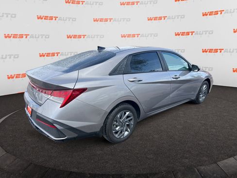 Used 2024 Hyundai Elantra Blue image 5