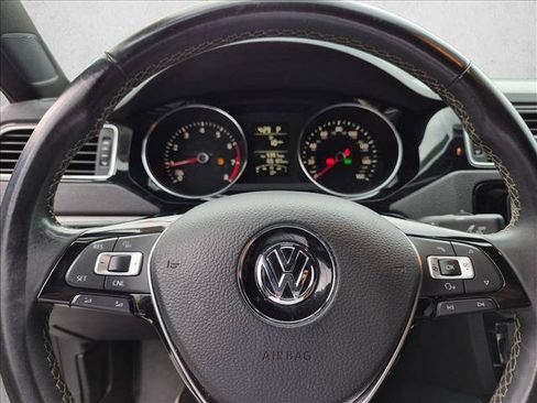 Used 2016 Volkswagen Jetta Sport FWD image 11
