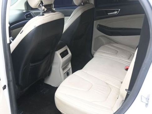 Used 2015 Ford Edge Titanium FWD image 18