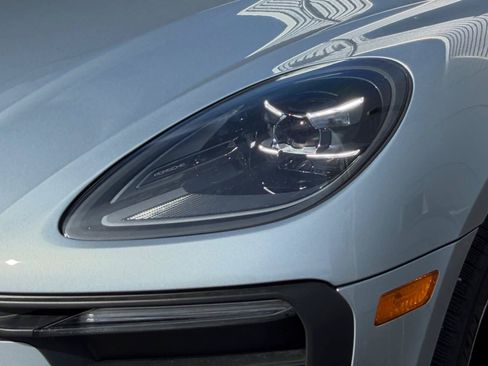 Certified 2025 Porsche Macan AWD/4WD image 10