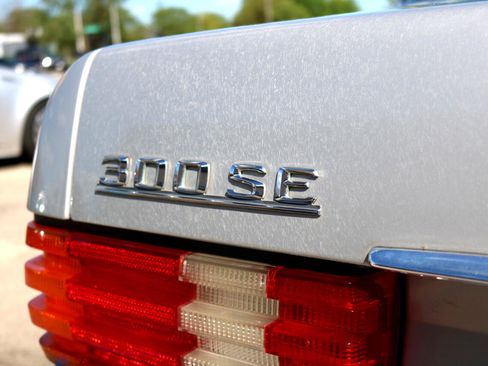 Used 1990 Mercedes-Benz 300 SE image 9