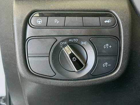 Used 2023 INFINITI QX50 Luxe FWD image 16