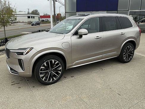 New 2026 Volvo XC90 T8 Plus w/ Protection Package Premier AWD/4WD image 11