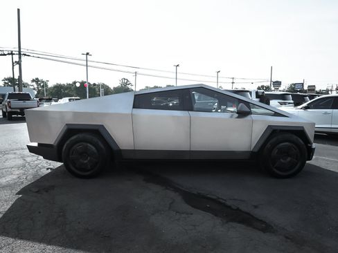 Used 2025 Tesla Cybertruck AWD Crew Cab image 8