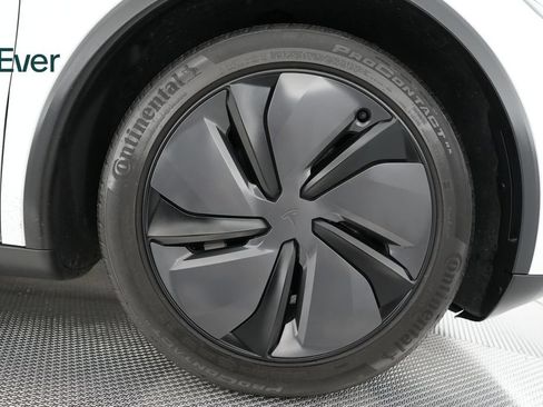 Used 2026 Tesla Model Y AWD image 18