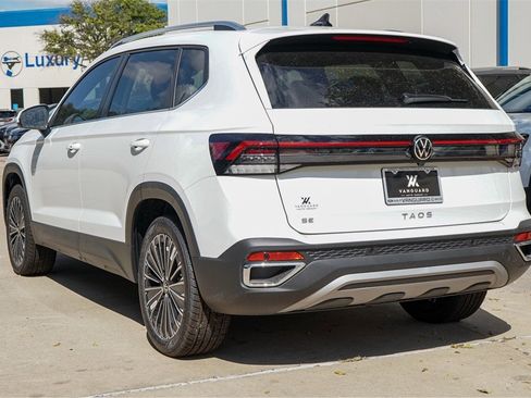 New 2025 Volkswagen Taos SE image 6