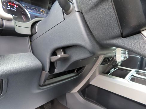 Used 2022 Ford F250 Lariat w/ Chrome Package image 34