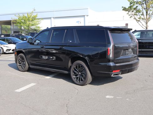 Used 2024 Cadillac Escalade ESV Premium Luxury AWD/4WD image 19