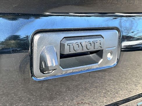 Certified 2018 Toyota Tacoma SR w/ SR Convenience Package image 9