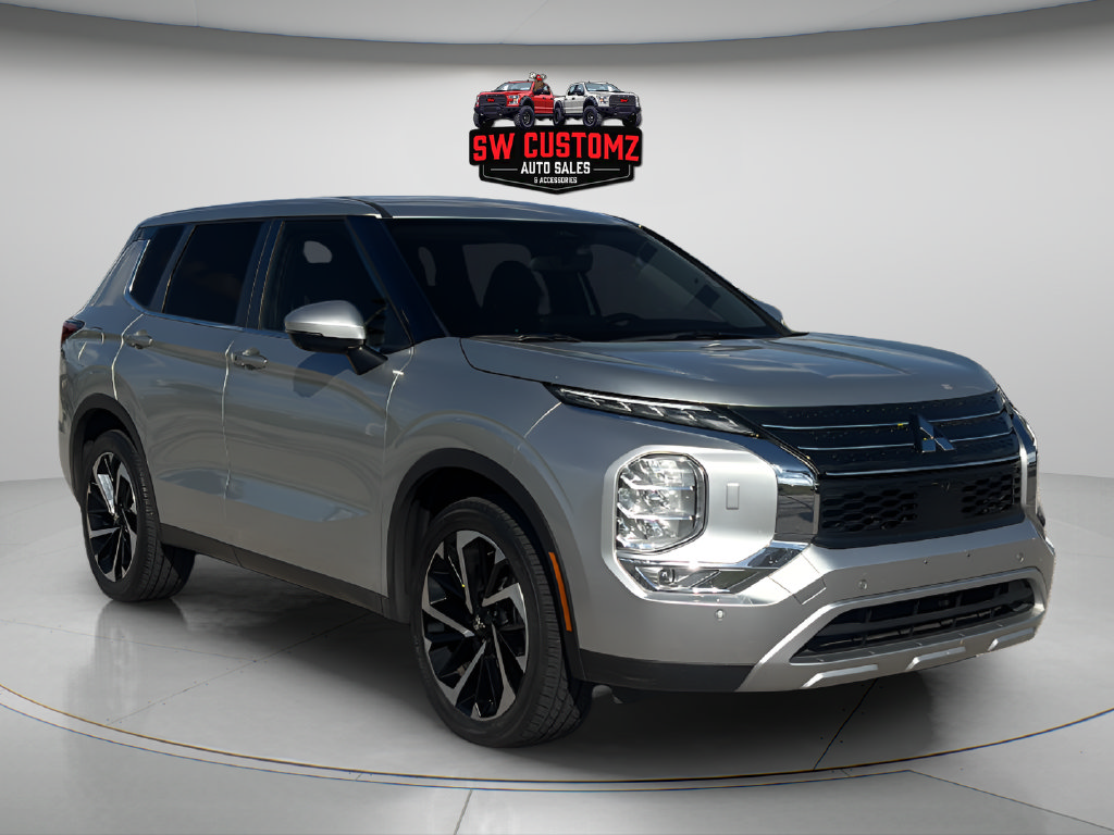 Used 2024 Mitsubishi Outlander AWD image 1