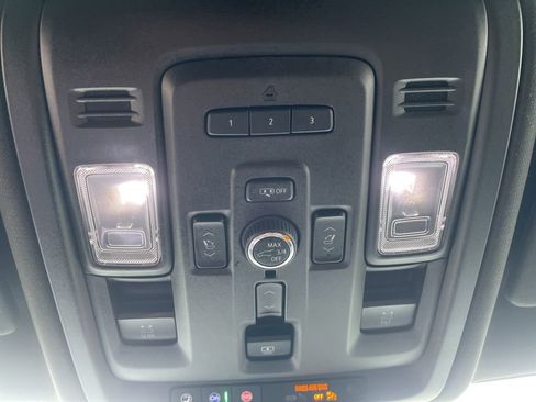 Used 2024 GMC Yukon XL Denali image 34