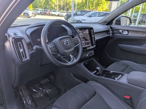 Used 2023 Volvo XC40 Recharge Ultimate AWD/4WD image 14