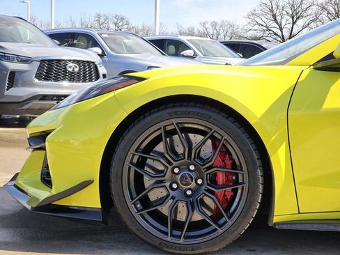 Used 2023 Chevrolet Corvette Z06 w/ Z07 Performance Package image 5