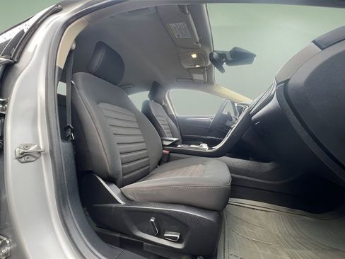 Used 2019 Ford Fusion SE image 21