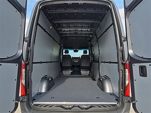 Used 2025 Mercedes-Benz Sprinter 2500 image 10