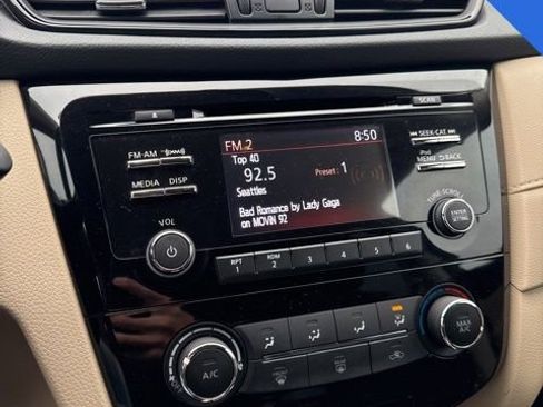 Used 2017 Nissan Rogue S image 11