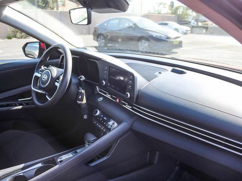 Used 2022 Hyundai Elantra Blue image 22