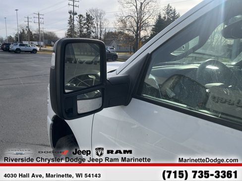 Used 2024 RAM 2500 Big Horn w/ Sport Appearance Package image 6