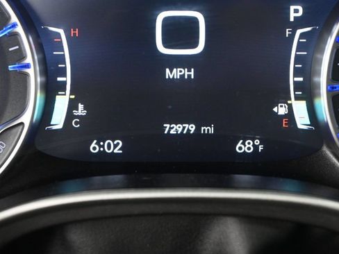 Used 2024 Chrysler Pacifica Touring-L FWD image 36