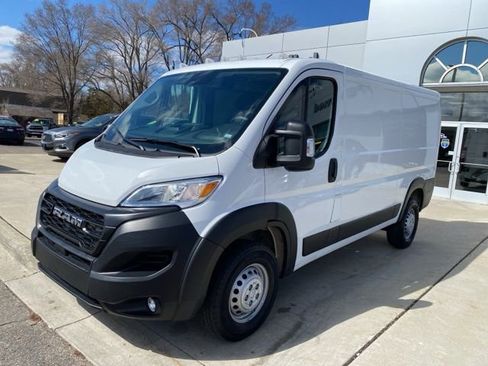 Used 2025 RAM ProMaster 2500 w/ Convenience Group image 8