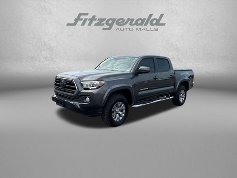 Used 2018 Toyota Tacoma SR5 RWD image 3