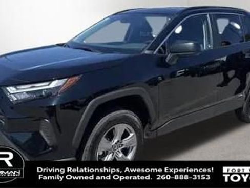 Used 2025 Toyota RAV4 XLE AWD/4WD image 8