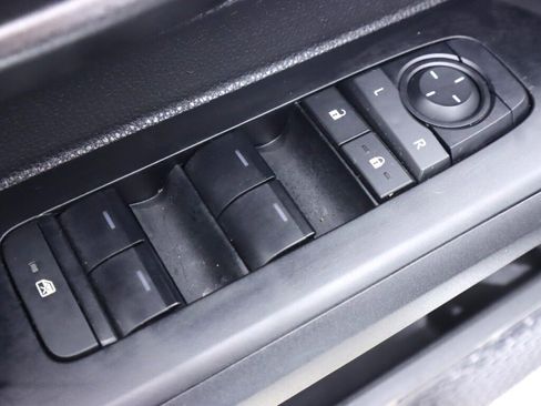 Used 2025 Toyota Tacoma SR5 image 28