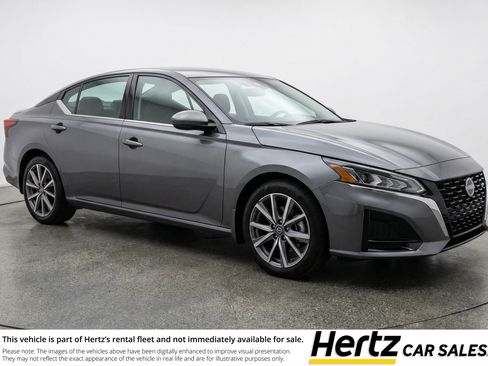 Used 2025 Nissan Altima 2.5 SV FWD image 1