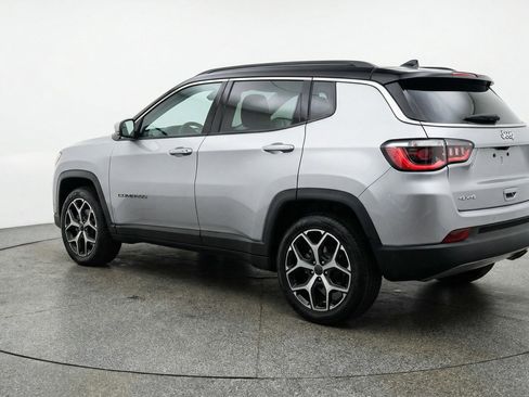 Used 2025 Jeep Compass Limited image 6