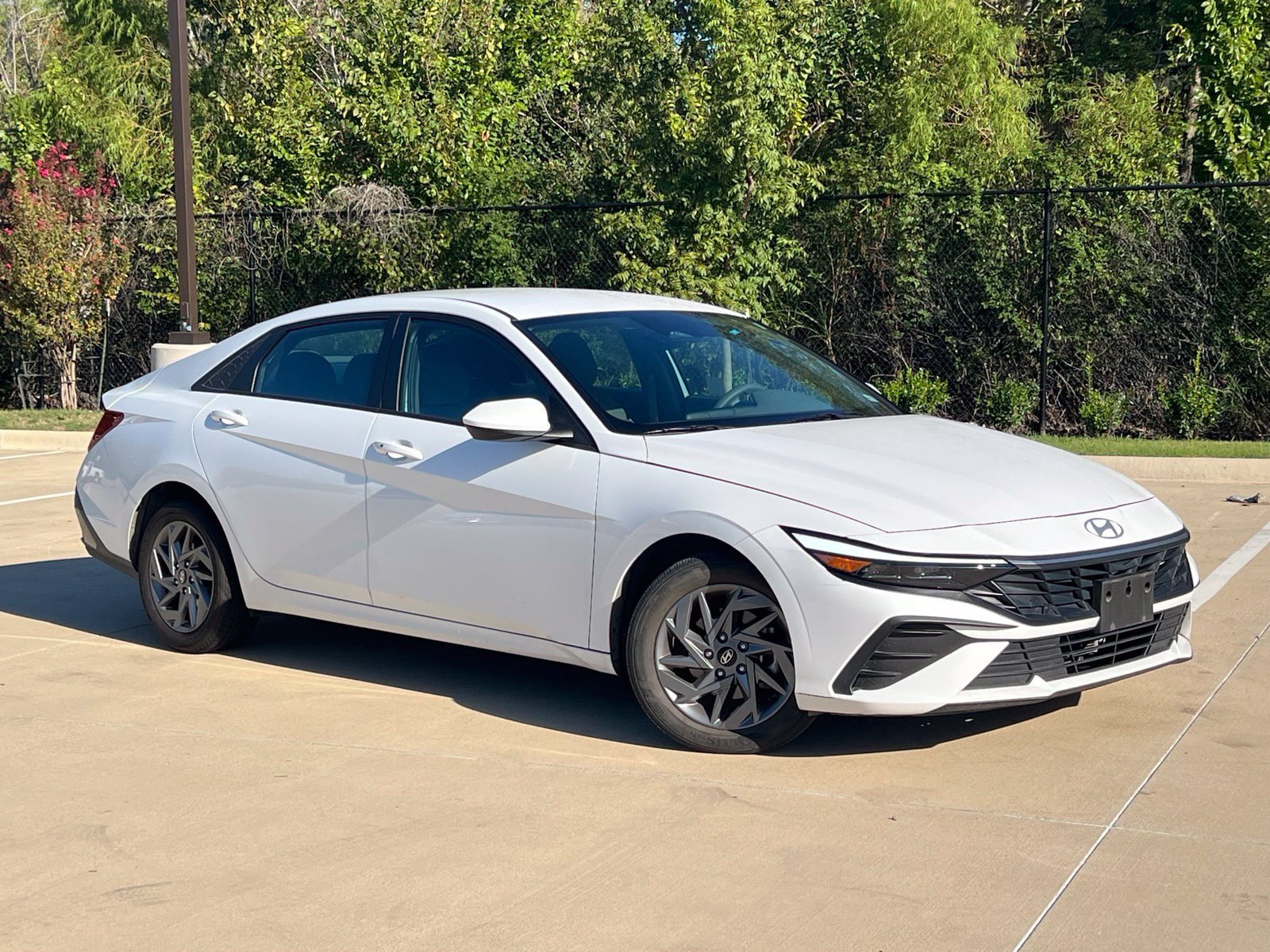 Used 2024 Hyundai Elantra Blue FWD image 1
