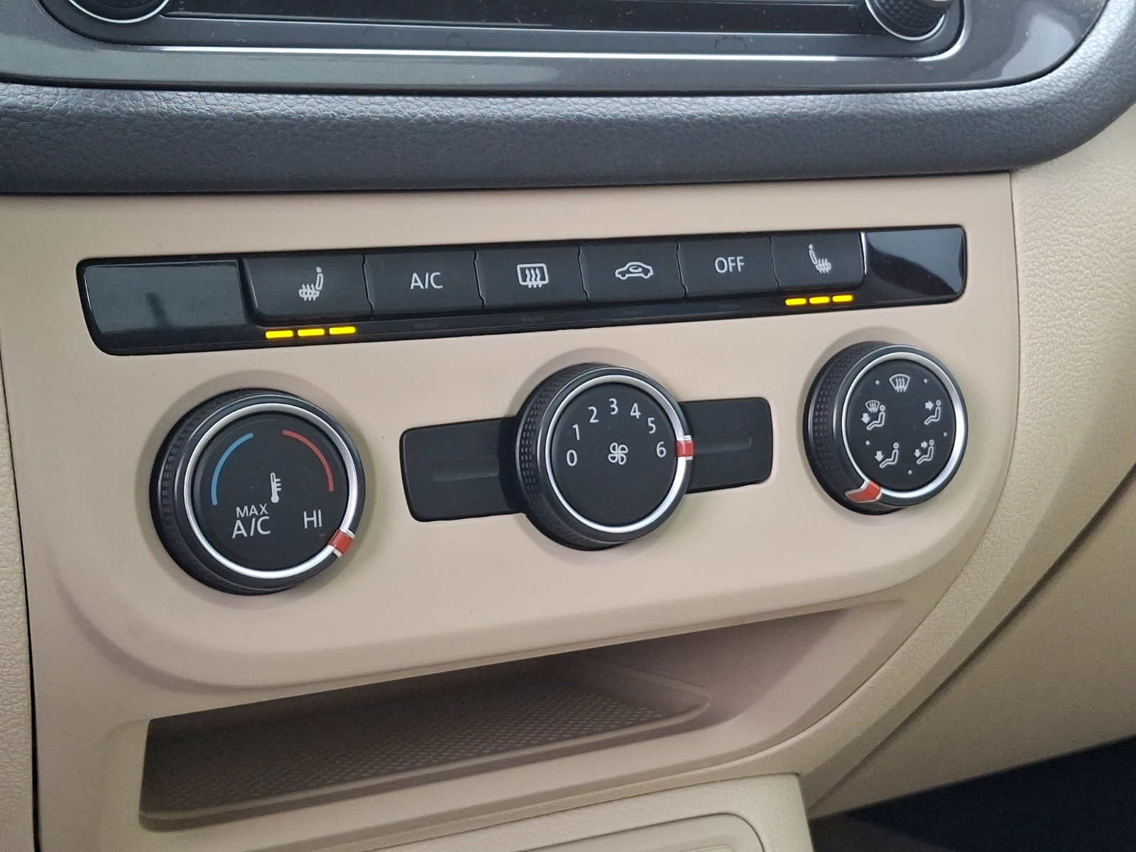 Used 2016 Volkswagen Tiguan SE AWD/4WD image 14