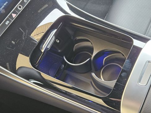 Used 2025 Mercedes-Benz GLC 300 image 21