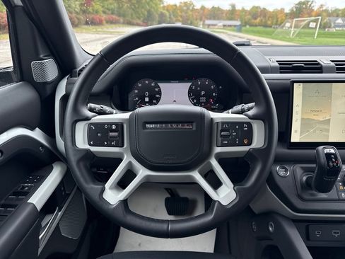 New 2024 Land Rover Defender 130 X-Dynamic SE image 18