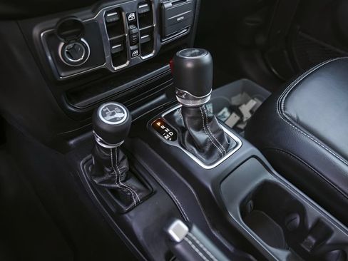 Used 2023 Jeep Wrangler Unlimited Sahara w/ Cold Weather Group AWD/4WD image 21
