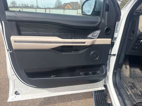 Used 2022 Ford Expedition Max Platinum AWD/4WD image 11