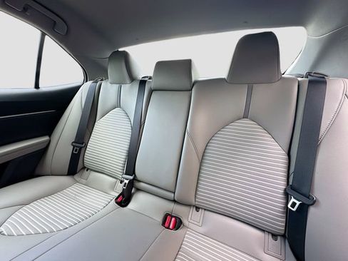 Used 2019 Toyota Camry SE image 14