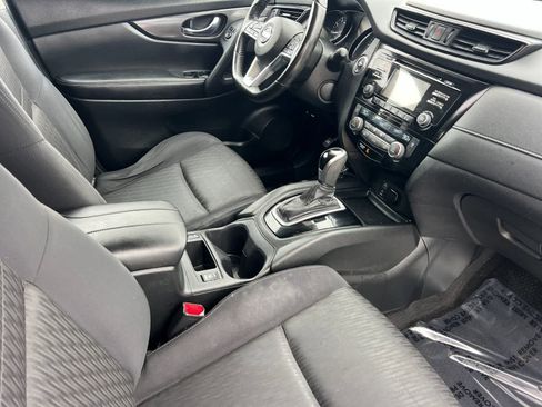 Used 2017 Nissan Rogue SV image 17