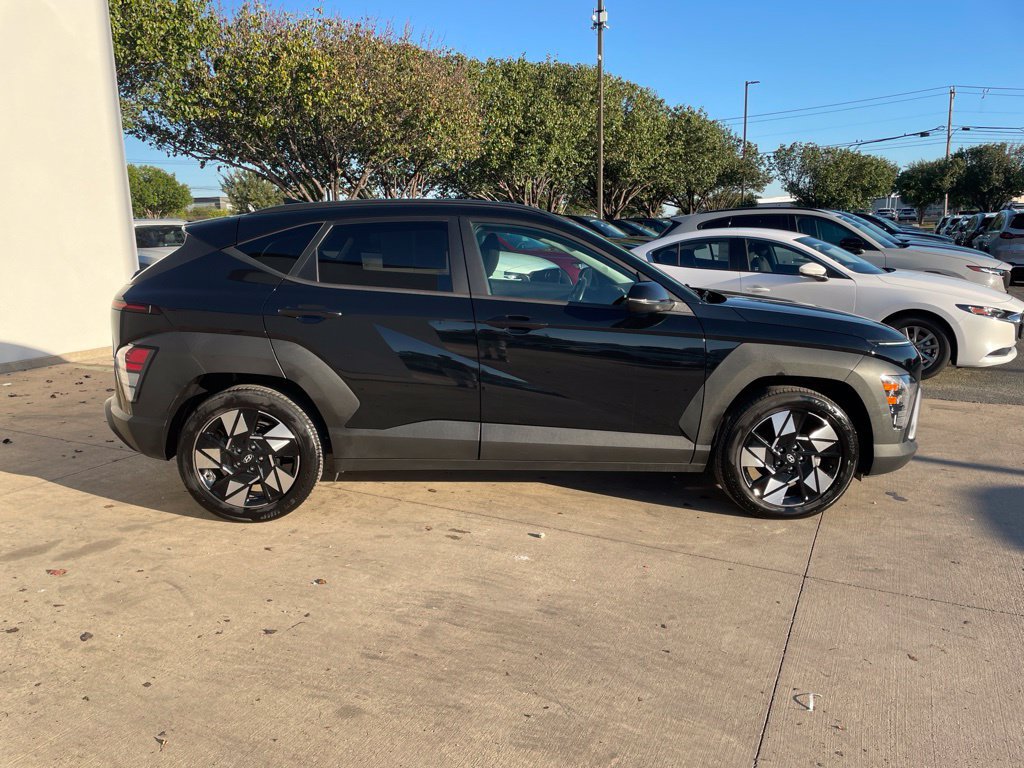 Used 2024 Hyundai Kona SEL w/ Convenience Package FWD image 4