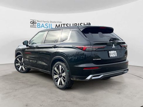 New 2025 Mitsubishi Outlander SE image 3