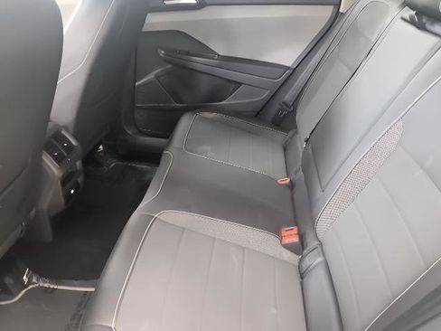 Used 2023 Volkswagen Taos SE image 22
