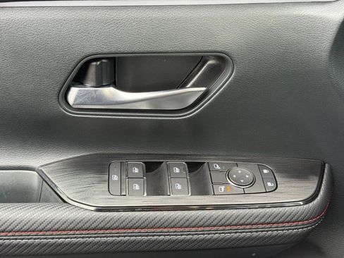 Used 2025 Nissan Kicks SR image 21