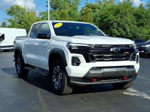 Used 2024 Chevrolet Colorado Z71 w/ Z71 Convenience Package 2 AWD/4WD image 3