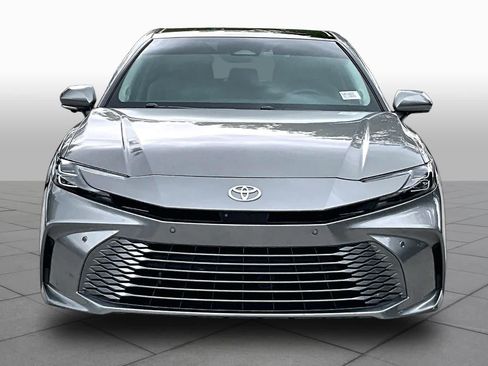 Used 2025 Toyota Camry XLE w/ Premium Plus Package FWD image 4