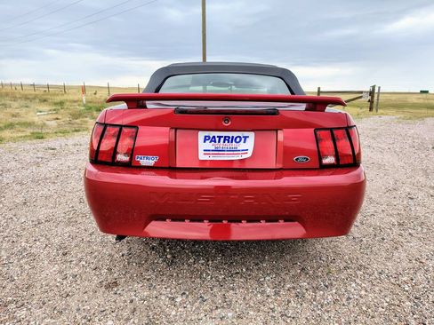 Used 2001 Ford Mustang Convertible RWD image 6