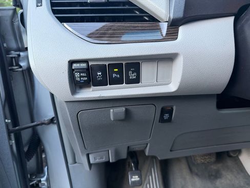 Used 2015 Toyota Sienna XLE w/ XLE Navigation Package FWD image 14