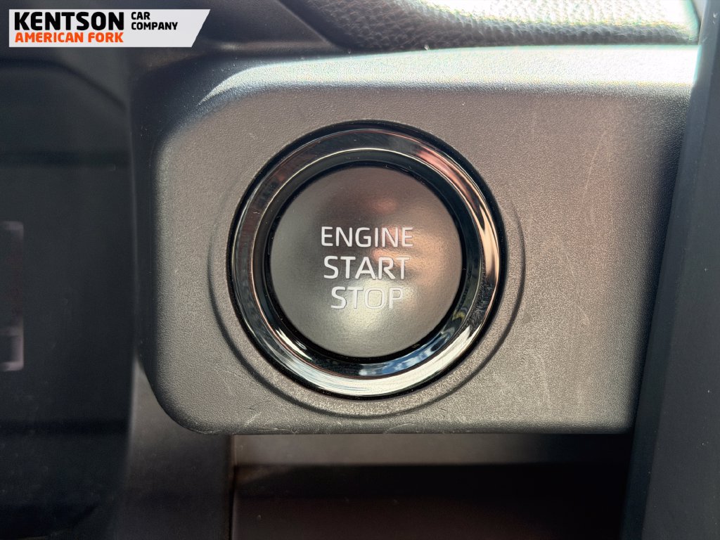 Used 2025 Toyota Tacoma SR5 AWD/4WD image 17