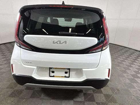 Used 2024 Kia Soul LX FWD image 3