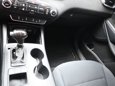 Used 2017 Kia Sorento LX w/ LX Convenience Package image 9