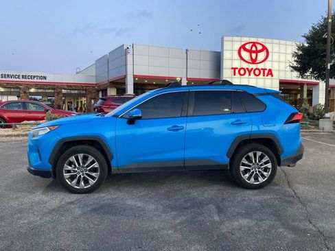 Used 2021 Toyota RAV4 XLE Premium FWD image 7