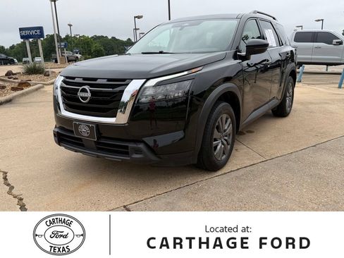 Used 2025 Nissan Pathfinder SV FWD image 1